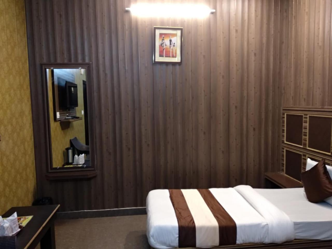 Grg Pardesi Hotel Haridwār Екстериор снимка